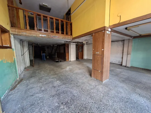 Se vende local de dos plantas en Oviedo — 6