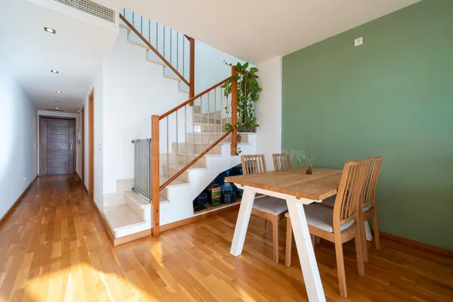 Piso Duplex en excelente estado con Ascensor y Piscina comun - foto 3