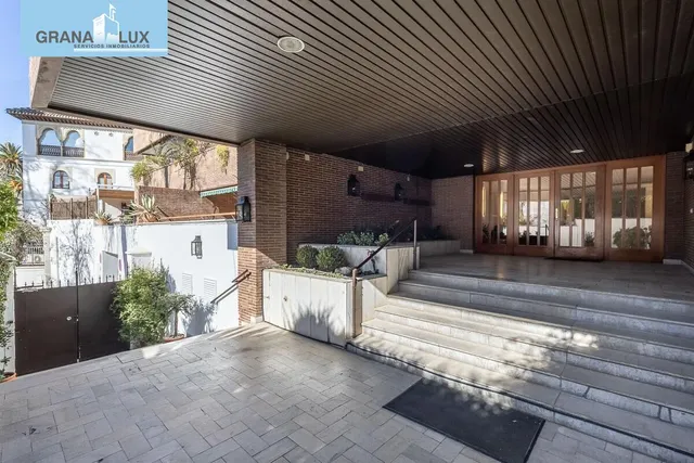 EXCLUSIVO PISO CON JARDÍN PRIVATIVO EN UNA DE LAS MEJORES URBANIZACIONES DE GRANADA — 45