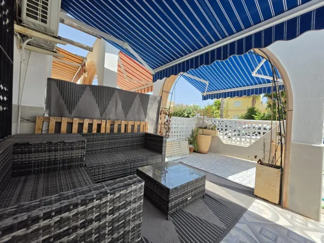 Chalet adosado con piscina comunitaria