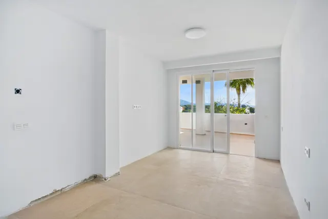 Apartamento de dos dormitorios bellamente reformado en la comunidad cerrada de Jardines de Andalucía — 4