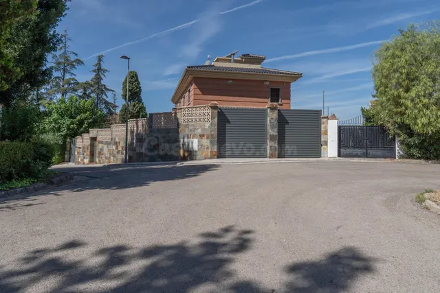Espectacular Villa Unifamiliar Independiente con Máxima Privacidad y Autonomía en Cortijo del Aire — 3