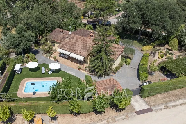 Magnifica casa con gran parcela plana en Can Carbonell a sol