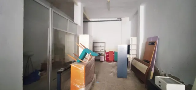 LOCAL EN VENTA EN ZONA DE PASO, FRENTE CENTRO DE SALUD DOCTOR SAPENA. — 6