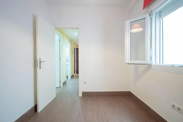 Bonito piso próximo a Santa Justa con terraza y ascensor. — 25