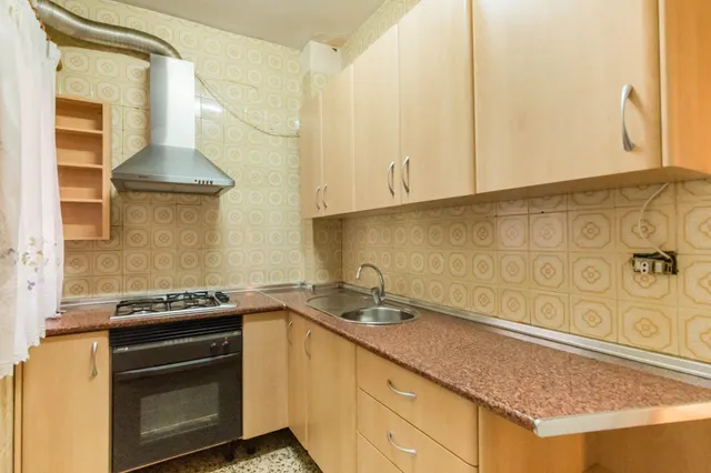 Amplio piso en venta para reformar en el Barrio del Carmen, Murcia — 27