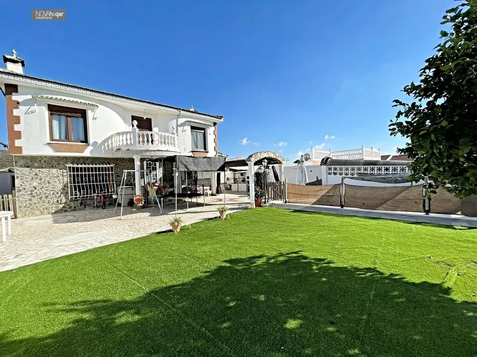 Exclusivo chalet independiente con piscina y vistas espectaculares