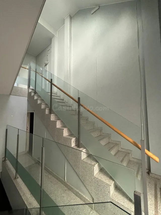 EDIFICIO EN VENTA EN PLENA CALLE SAN JACINTO. — 5