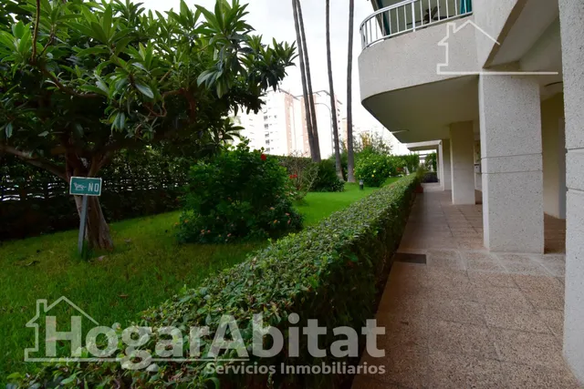 EXTERIOR CON PISCINA, GARAJE Y TERRAZA A SOLO 200 M DE LA PLAYA — 35