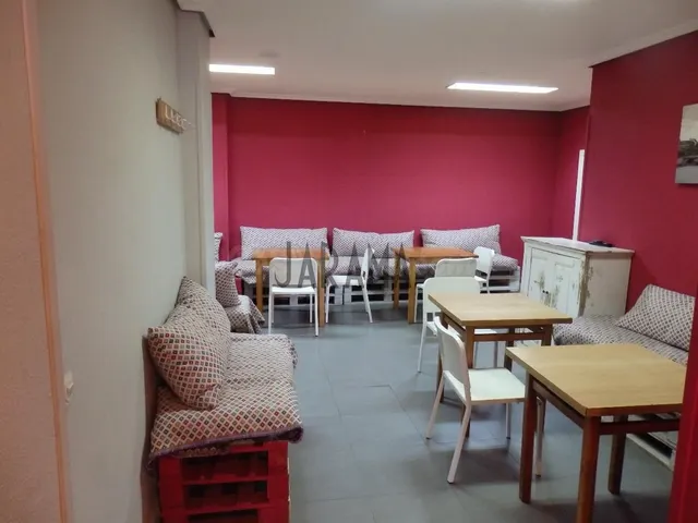 Venta de bar-cafetería en pleno rendimiento - foto 5