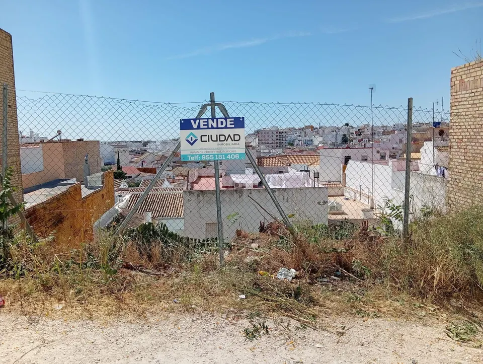 Solar de 96 m2 en Subida el Castillo - Zona Centro