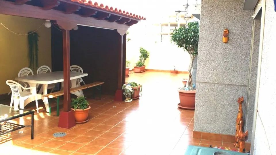Los Cristianos. AronaPiso 3 habitaciones con 120 m2 de terraza a 5 minutos del mar.