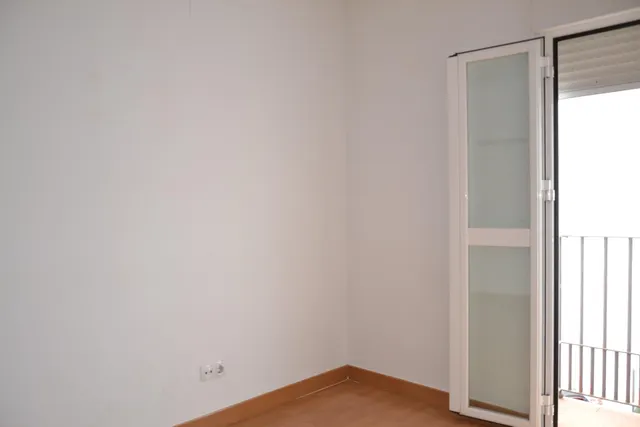 Tu próximo hogar en Sanlúcar la Mayor: tres dormitorios, patio y sótano — 24