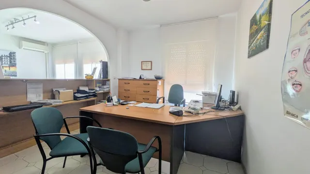 PISO EN EL CENTRO DE FUENGIROLA CON 4 DORMITORIOS APTO PARA CLÍNICA DENTAL — 7