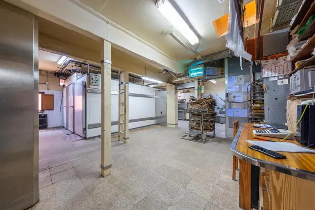 PANADERÍA HISTÓRICA CON MÁS DE 90 AÑOS DE TRAYECTORIA + VIVIENDA — 11