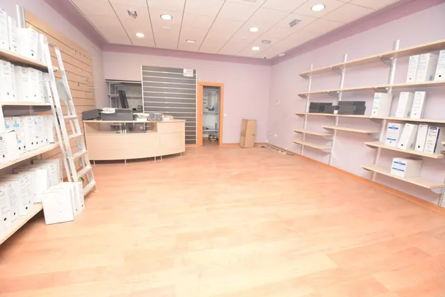LOCAL COMERCIAL PARA PONER EN MARCHA TU NEGOCIO — 2