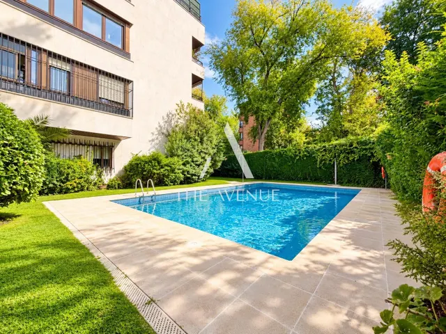 En una de las mejores urbanizaciónes de la zona coqueto piso con terraza  piscina y plaza de apracamiento — 35