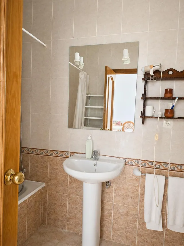 Excepcional Piso con Garaje para Familias y Profesionales - €180.000 — 18