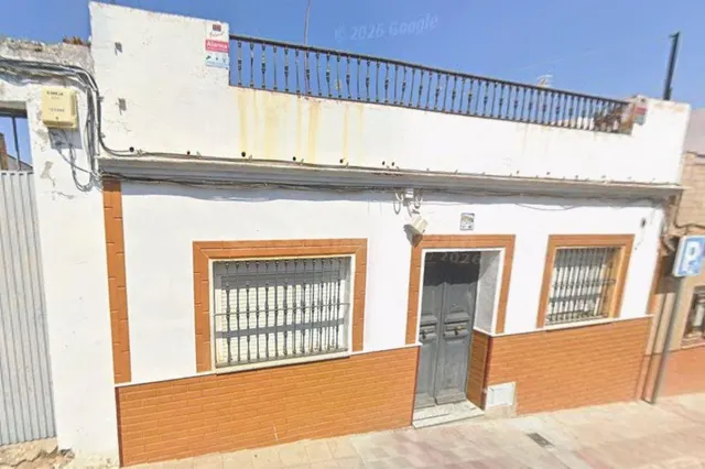SE VENDE CASA ADOSADA OKUPADA en Calle Martin Alonso Pinzon 