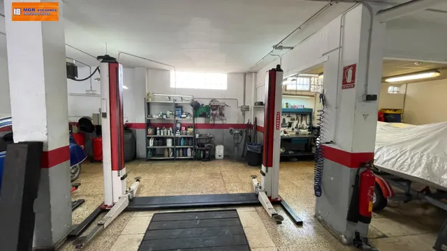 VENTA DE TALLER MECANICO O LOCAL DE 140 M2 CON PUERTA AUTOMATICA, VADO, ventilación Y LUZ NATURAL — 12
