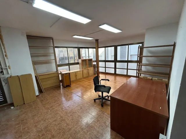 OPORTUNIDAD... SE VENDE EDIFICIO.. MENOS UNA VIVIENDA ....UB - foto 2