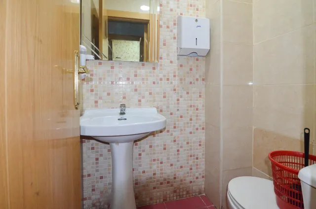 Urbis te ofrece un local en venta en zona Vidal, Salamanca. — 25