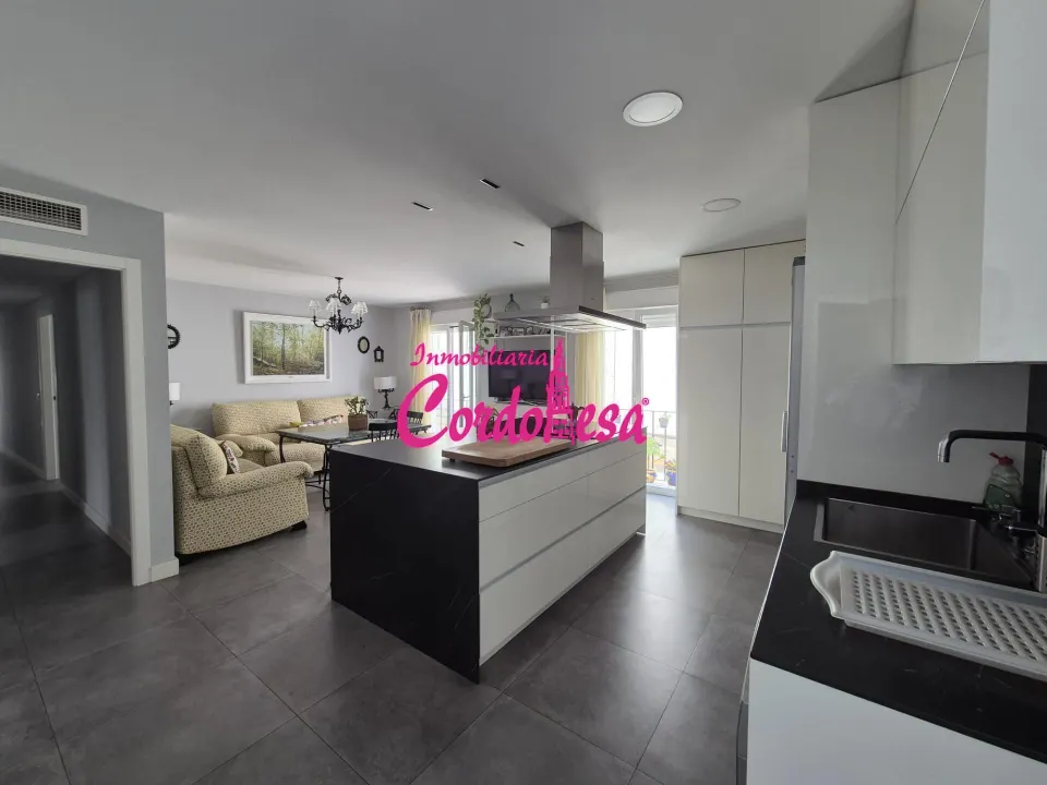 MAGNIFICA VIVIENDA EN PLENO CENTRO, CON GARAJE DOBLE OPCIONAL Y TRASTERO!!!!