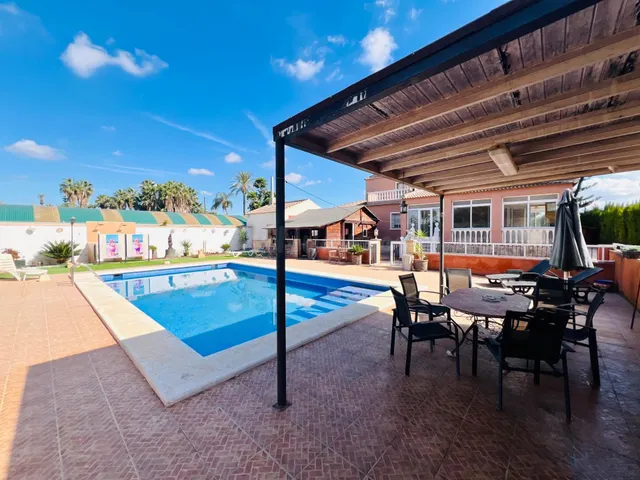 Chalet con piscina en Elche, zona la Hoya. - foto 2