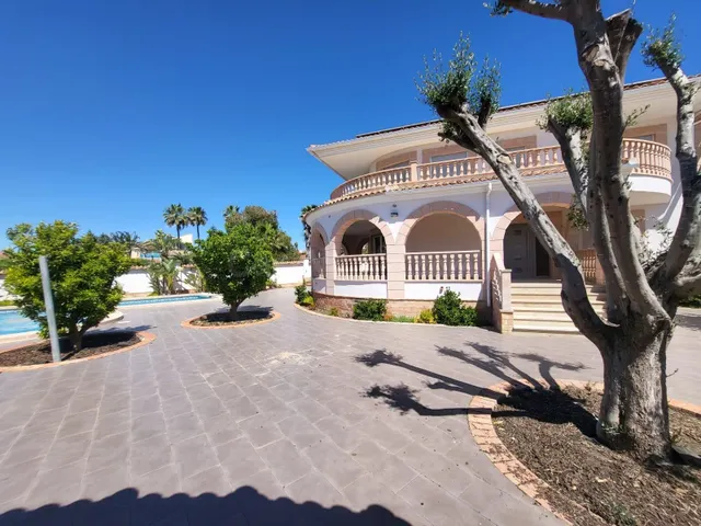 ☀️ Exclusivo Chalet de Estilo Mediterráneo con piscina priva - foto 3