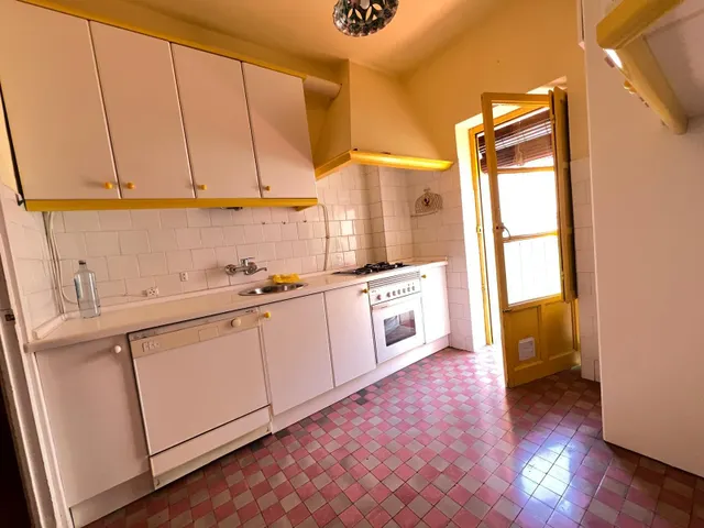 Estupendo piso de 4 habitaciones a reformar en el centro — 6