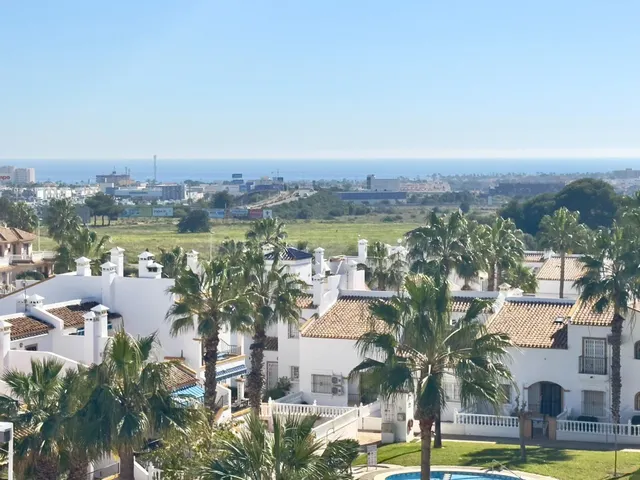 Apartamentos con 3 dormitorios y 2 baños en villamartin (orihuela costa) — 27