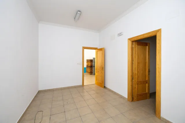 Local comercial mas cochera 142 m — 7