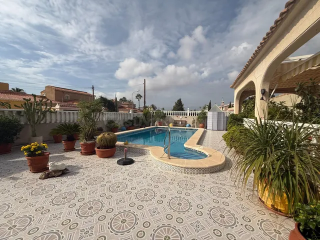 Impresionante Chalet Independiente en El Chaparral, Torrevieja — 5