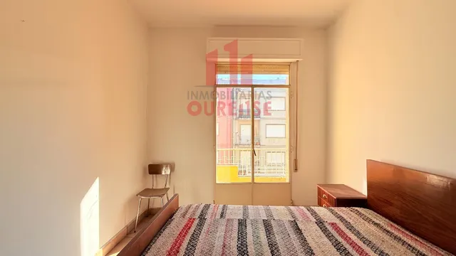 LUMINIOSA VIVIENDA PARA REFORMAR CON ASCENSOR EN O COUTO — 5