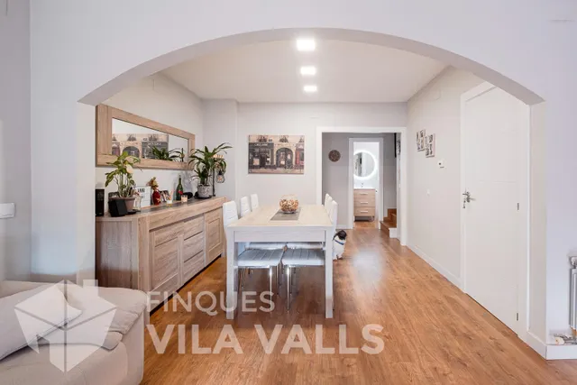 Casa esquinera con jardín privado y estilo inigualable — 11