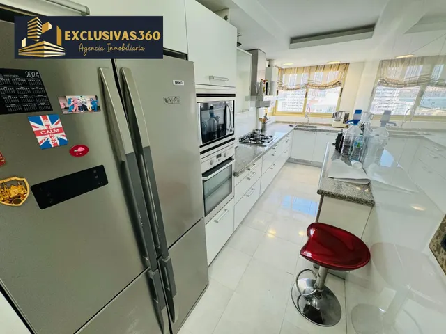 Piso de lujo en primera línea de playa Levante con 3 habitaciones y 2 baños. Exclusivas360 Benidorm — 24