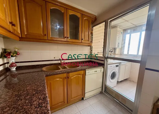 AMPLIA VIVIENDA CON PLAZA GARAJE DOBLE-CERRADA. — 9