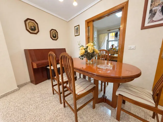 Amplio piso de 3 habitaciones junto a la Glorieta y el puerto de Santa Pola — 7