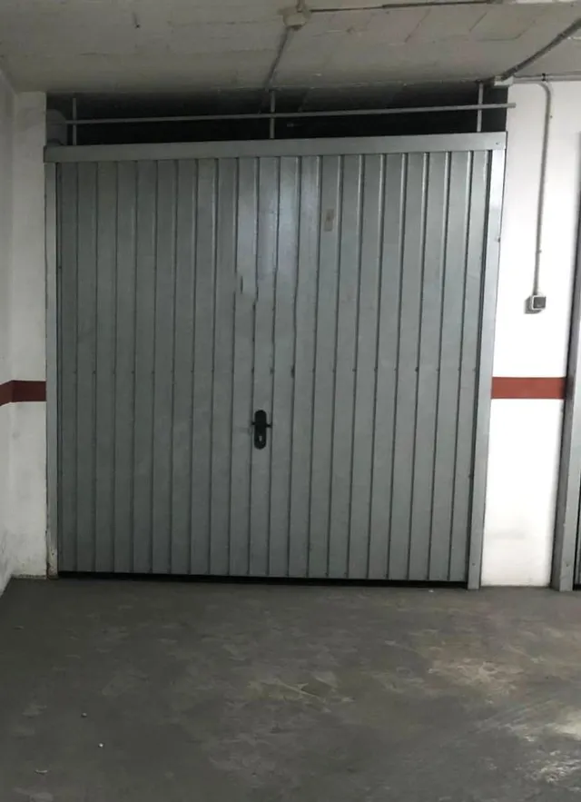 Plaza de garaje cerrada en zona murillo — 5