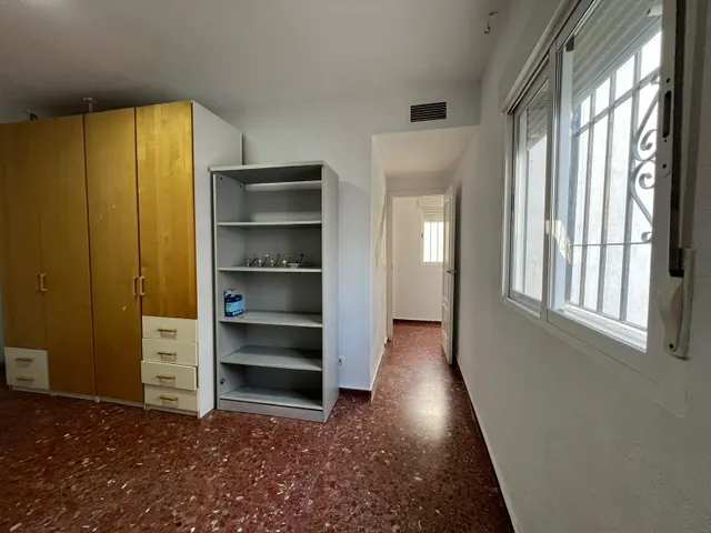 Amplio piso en alquiler en Plaza San Rafael, Córdoba — 23