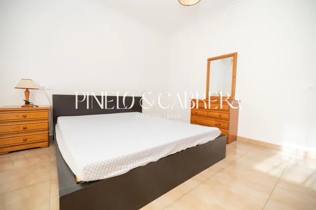 Piso en venta con terraza y ascensor en calle madrid — 50