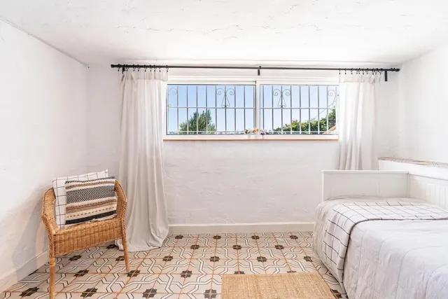 Villa exclusiva con piscina privada y casa de invitados independiente — 7