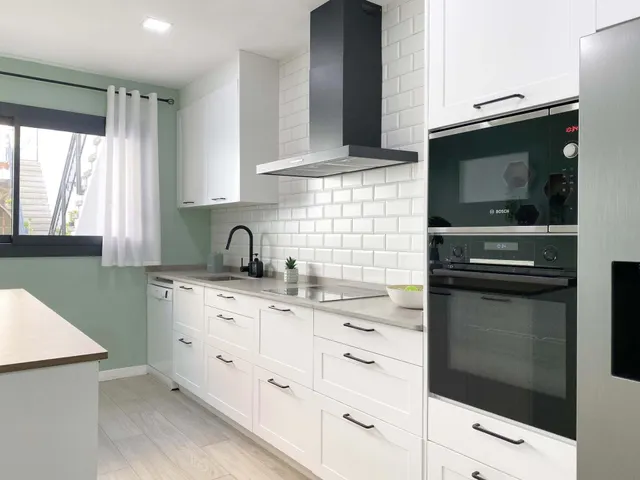 Chalet adosado en venta en Calle de Regàs — 24
