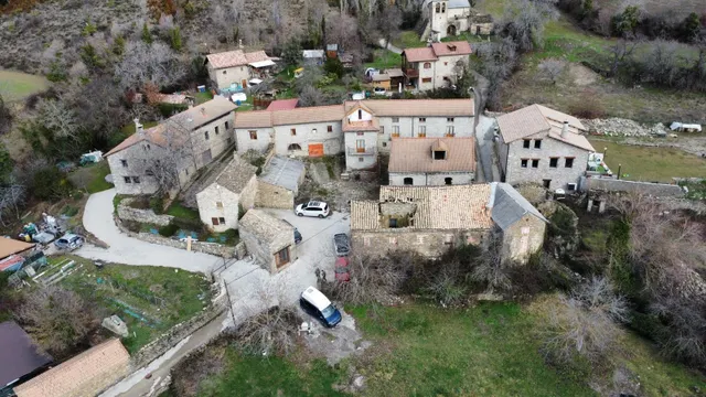 Casa tradicional de piedra para rehabilitar en lerés — 8