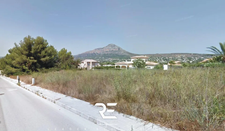 OPORTUNIDAD ÚNICA !! SOLAR PLANO EN VENTA EN JÁVEA CON PROYECTO Y LICENCIA DE construcción !!