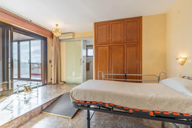Una residencia exclusiva con terrazas panorámicas en un paraíso natural. — 11