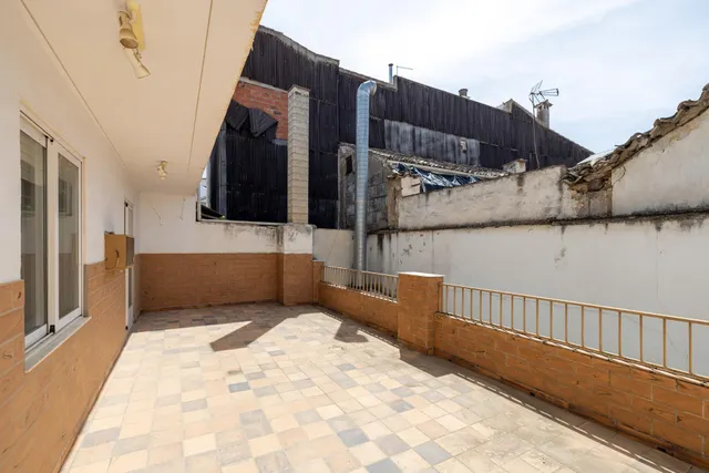🏠 AMPLIO PISO EN EL CENTRO DE ALCALÁ LA REAL – 190 m2 CON TERRAZA Y OPCIÓN DE GARAJE — 32