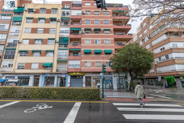 PISO DE 4 DORMITORIOS EN CAMINO DE RONDA — 38
