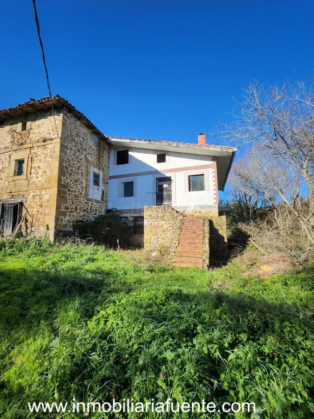 CASA DE 3 PLANTAS CON TERRENO EN ARTZENTALES