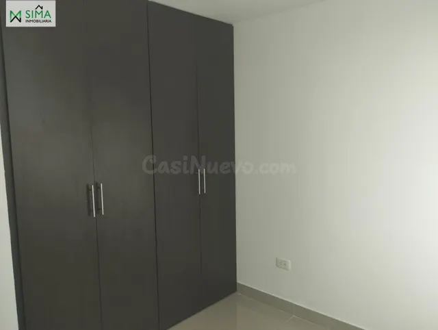 SE VENDE APARTAMENTO EN EL BARRIO DE MANGA - foto 2